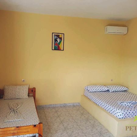 Petrit Guesthouse Ksamil Buitenkant foto