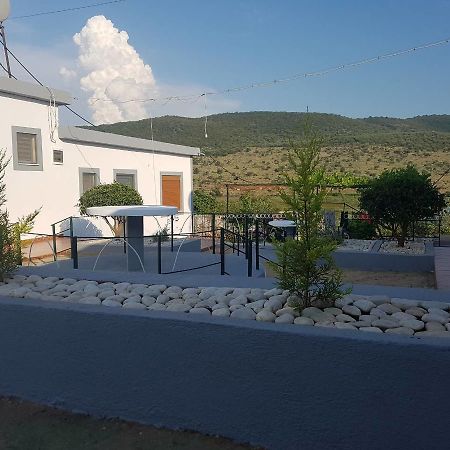 Petrit Guesthouse Ksamil Buitenkant foto